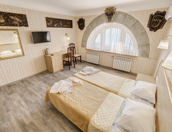 Стандарт Улучшенный 2-местный 2-комнатный без балкона корпус 1 - Санаторий «Белоруссия» Ялта Кореиз